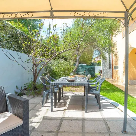 Pellicano By Interhome אולביה